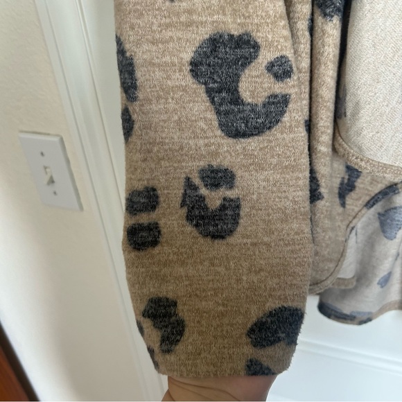 LuLaRoe Women’s Nanette Open Front Leopard Print Cardigan - Size L - Picture 4 of 6